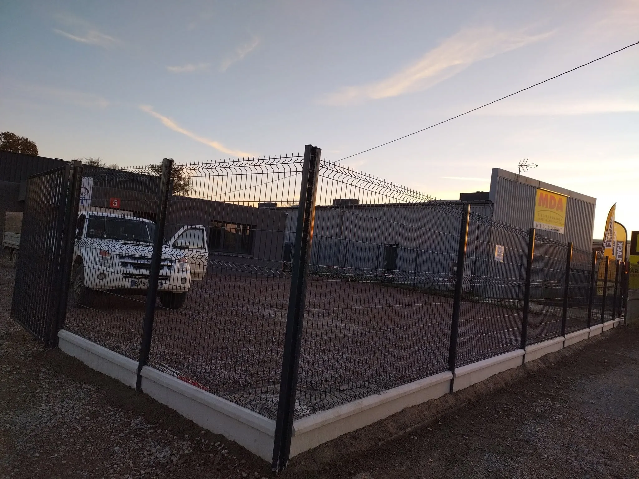 Réalisation Pépito Services — Clôture rigide — ligne de propriété (contenu à valider)